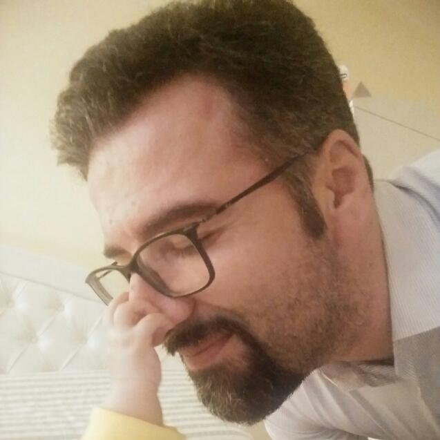 Ritratto professionale di Catello Vuolo, PPC Specialist e Media Buyer